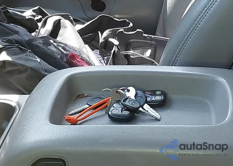 2005 Chevrolet Suburban 1500 Lt z USA, uszkodzony, nr VIN 3GNFK16Z25G290462